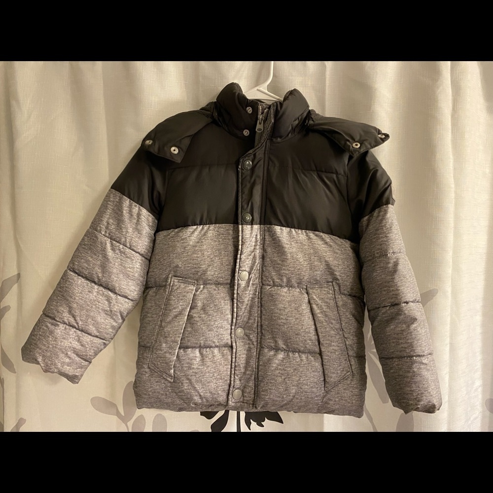 Boys Winter Coat with hood like new. Size 8-10 Grey/Black.